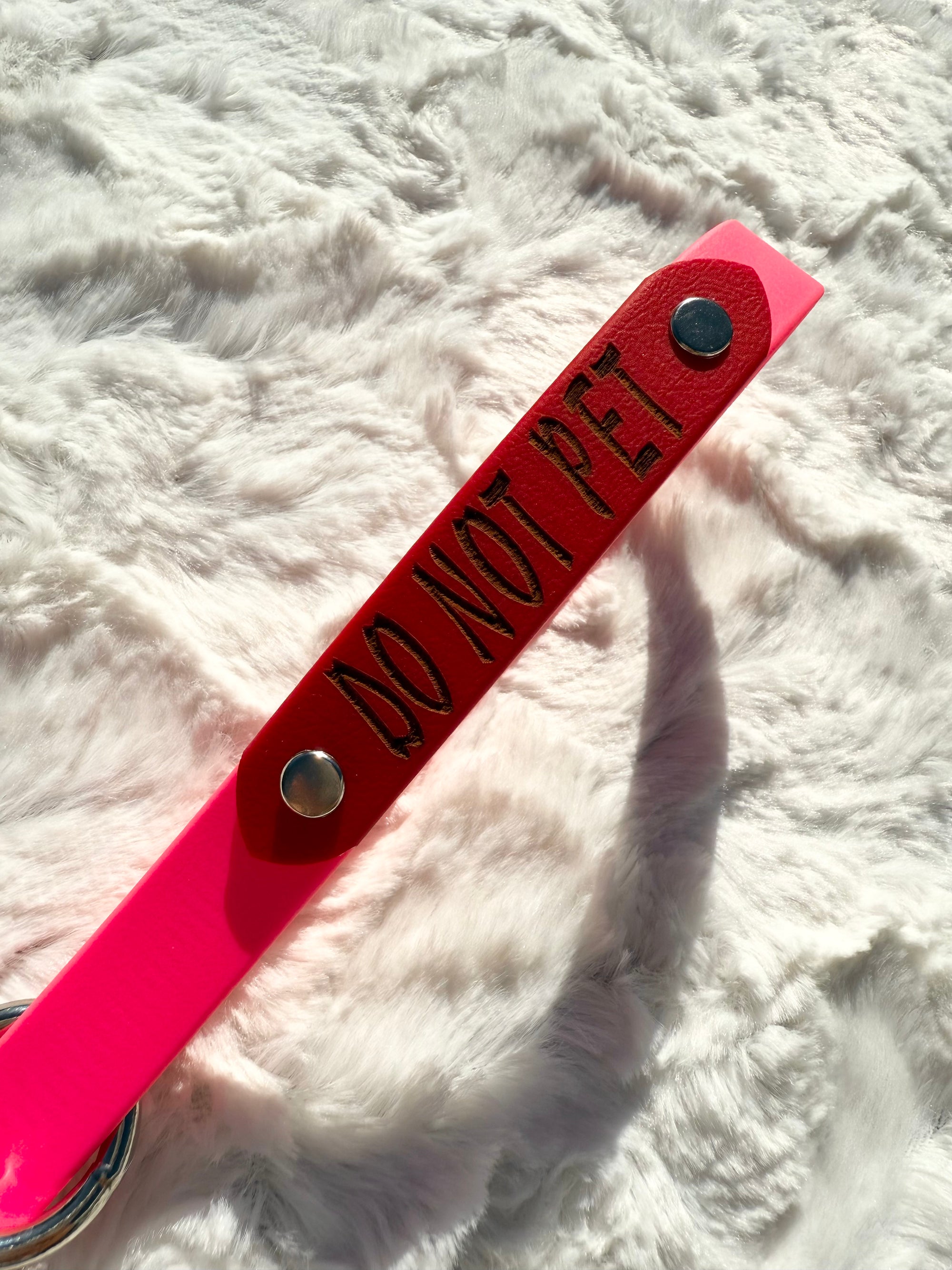 12" Pink Traffic Lead, red "do not pet" engraved plate, and floating o-ring